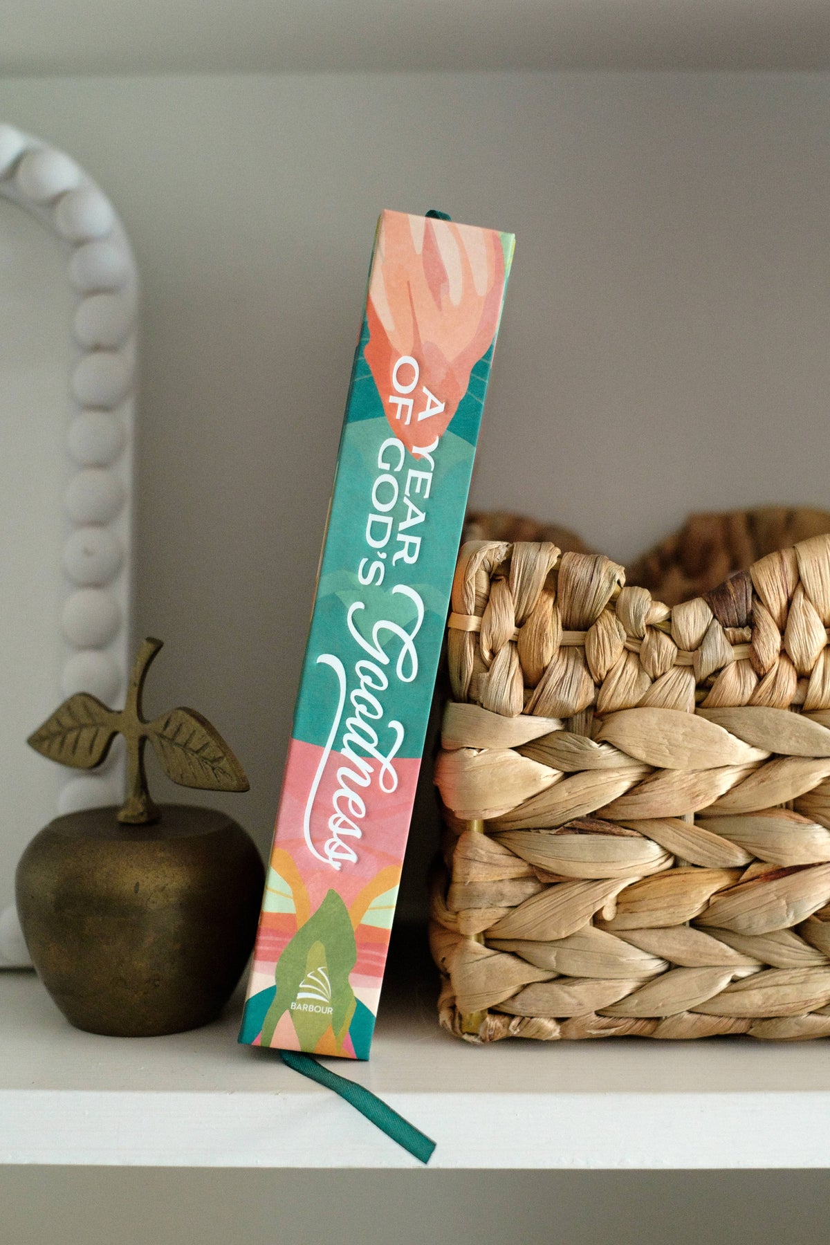 A Year of God's Goodness:A Prayer & Praise Tracker for Women